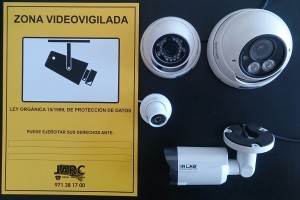 camara y cartel